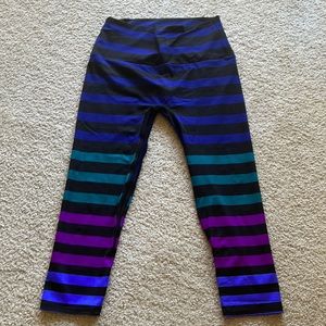 K-DEER Capri Leggings Signature Stripe